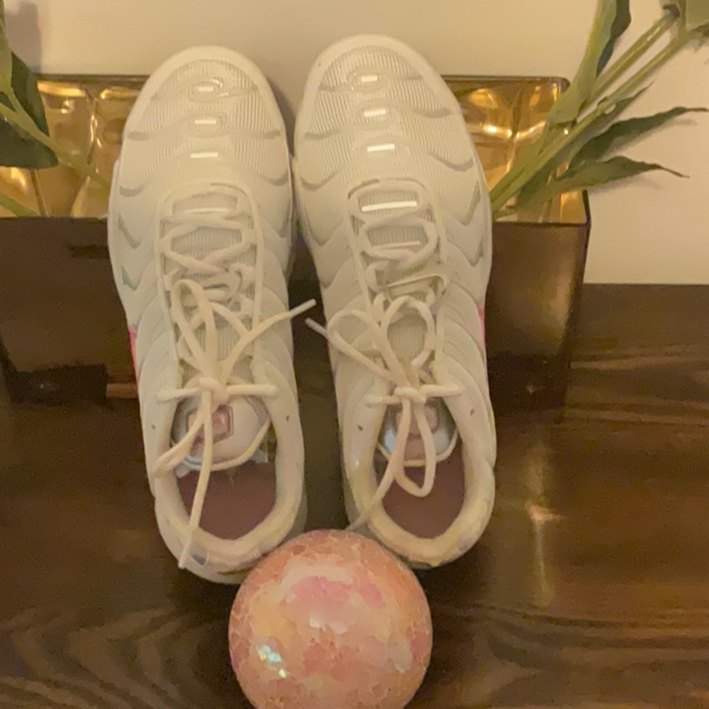 Nike Air Max Plus Low-Top White/Pink sneakers